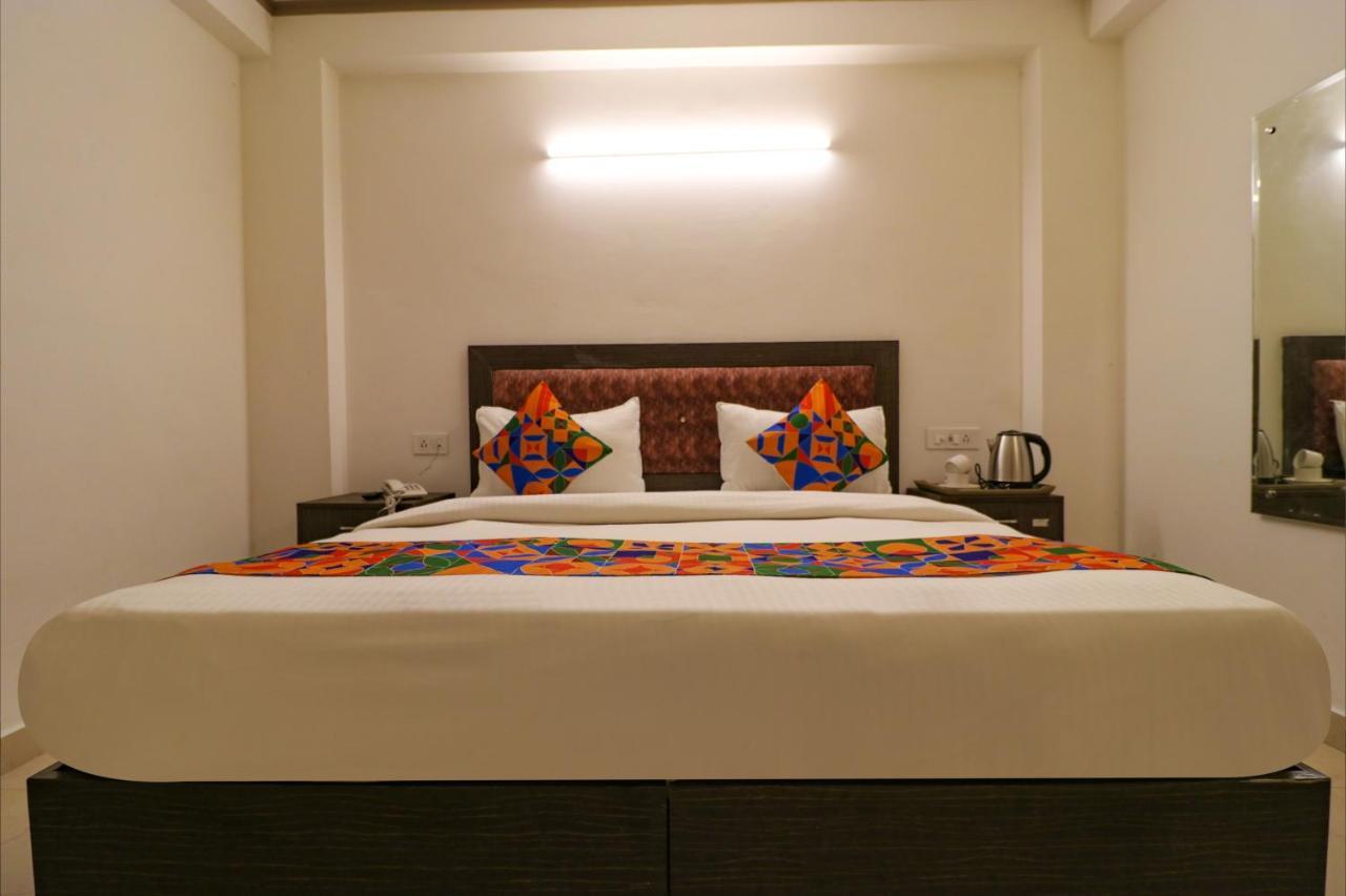 Hotel Fabexpress Dolphin International Near Delhi Airport Nueva Delhi Exterior foto